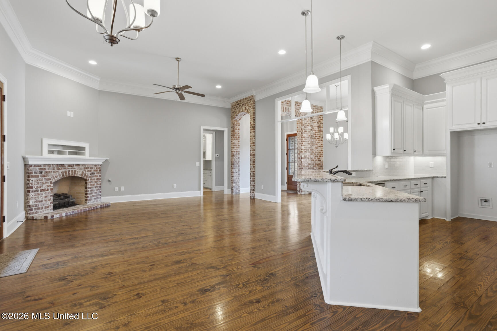 107 Speers Valley Road Brandon, MS 39042 - Photo 9 of 33 Oversized Island with Bar Seating