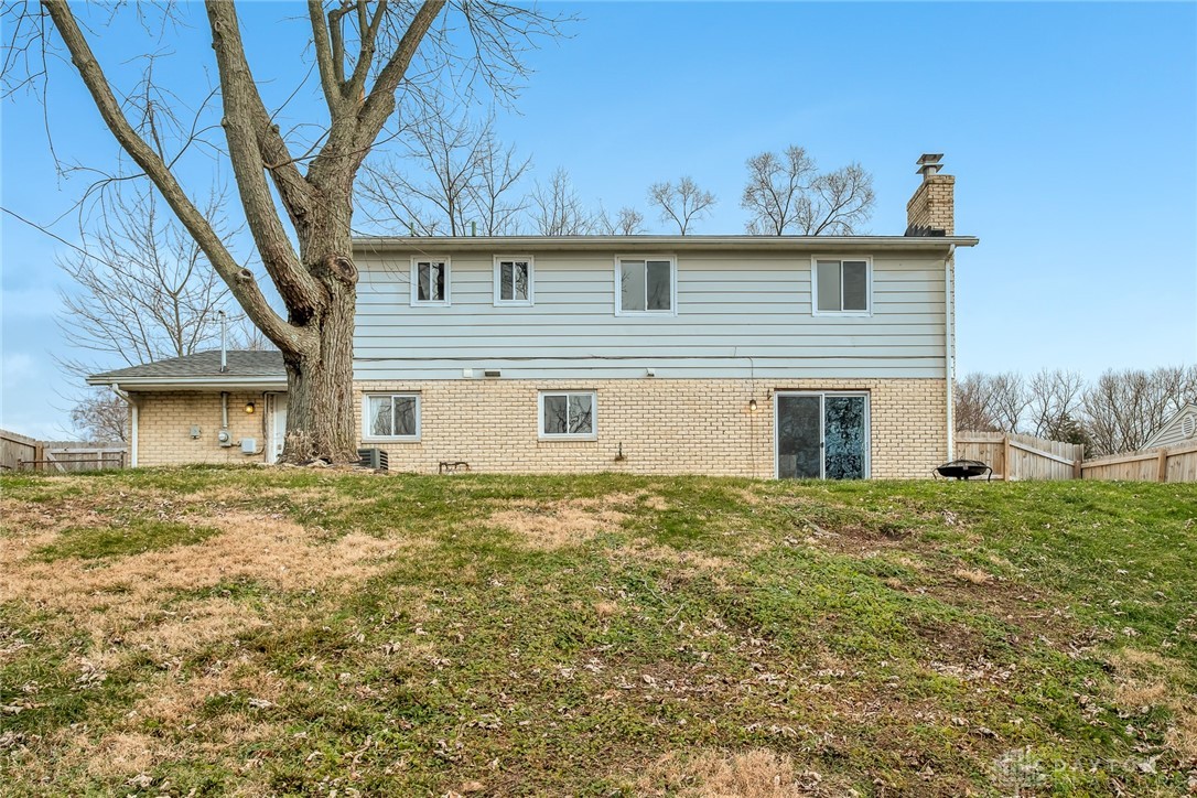 6524 Highbury Road Huber Heights, OH 45424 - Photo 3 of 32