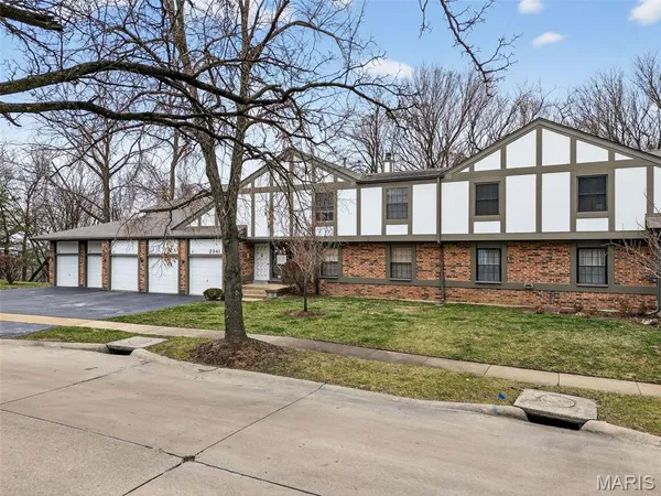 $174,900 | 2341 Seven Pines Drive, Unit 6, St. Louis, MO 63146