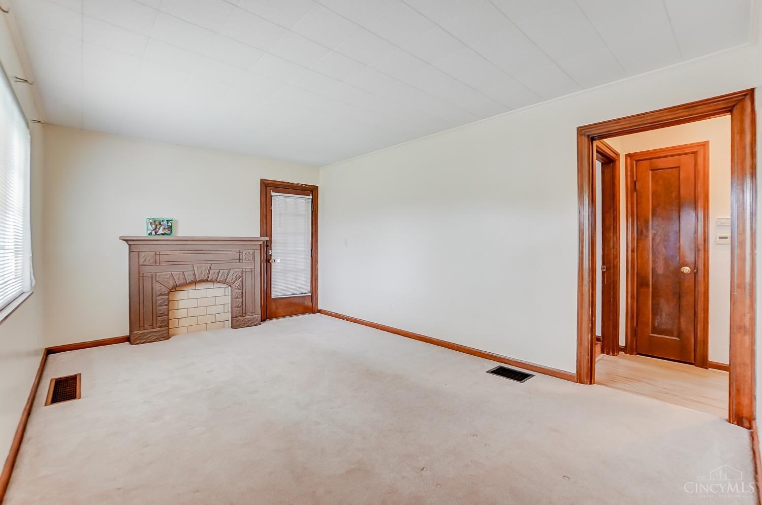 6652 Dawson Road Madeira, OH 45243 - Photo 5 of 36