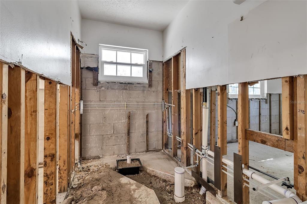 315 Avenida De Paradisio Sarasota, FL 34242 - Photo 15 of 27 a bathroom with a shower