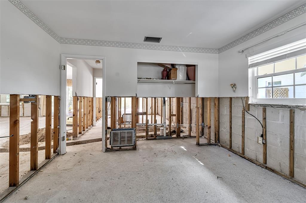 315 Avenida De Paradisio Sarasota, FL 34242 - Photo 16 of 27 a view of an empty room with a window