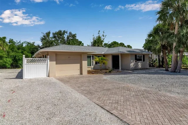 $930,000 | 315 Avenida De Paradisio, Sarasota, FL 34242