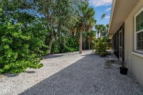 $950,000 | 315 Avenida De Paradisio, Sarasota, FL 34242