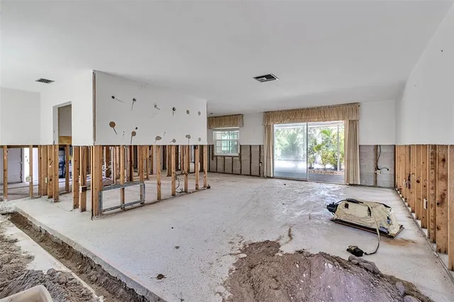 $930,000 | 315 Avenida De Paradisio, Sarasota, FL 34242