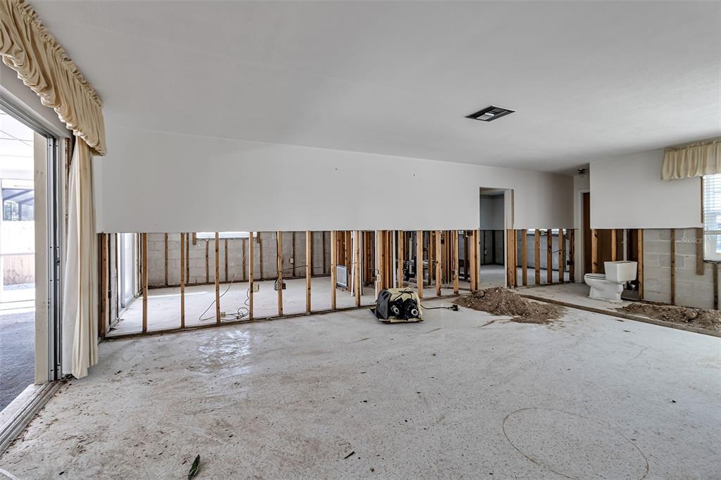 315 Avenida De Paradisio Sarasota, FL 34242 - Photo 7 of 27 a view of a livingroom with entryway and furniture