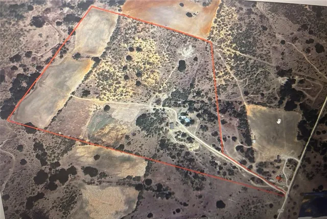 a view of front of a house with a yard