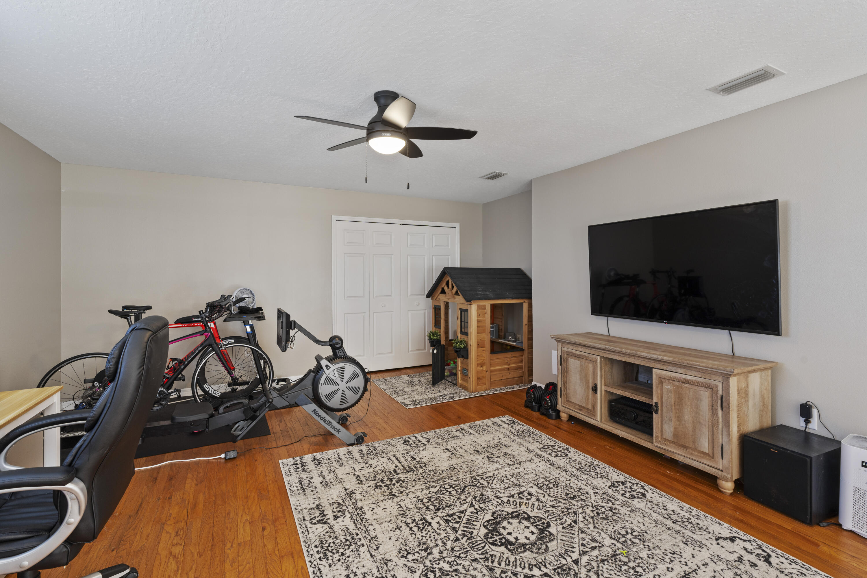 2639 Lowell Circle Melbourne, FL 32935 - Photo 29 of 46 a living room with furniture and a flat screen tv