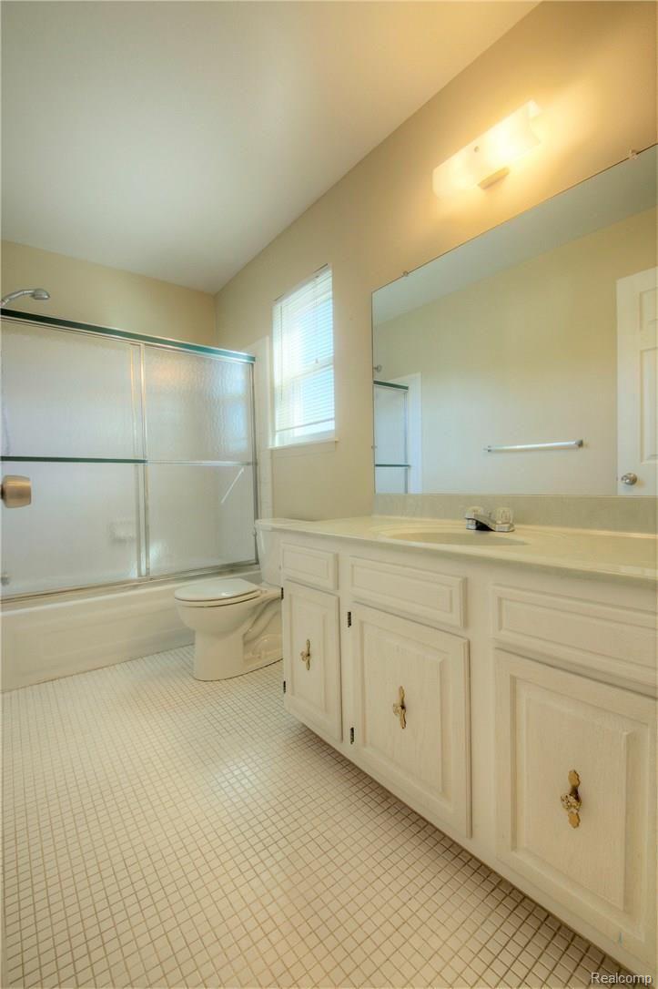 42032 Saltz Road Canton, MI 48187 - Photo 28 of 33 28 Bath 2.jpg