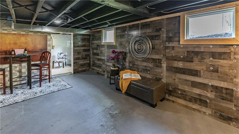 6075 Valencia Road Valencia, PA 16059 - Photo 19 of 22 Gallery Image 19