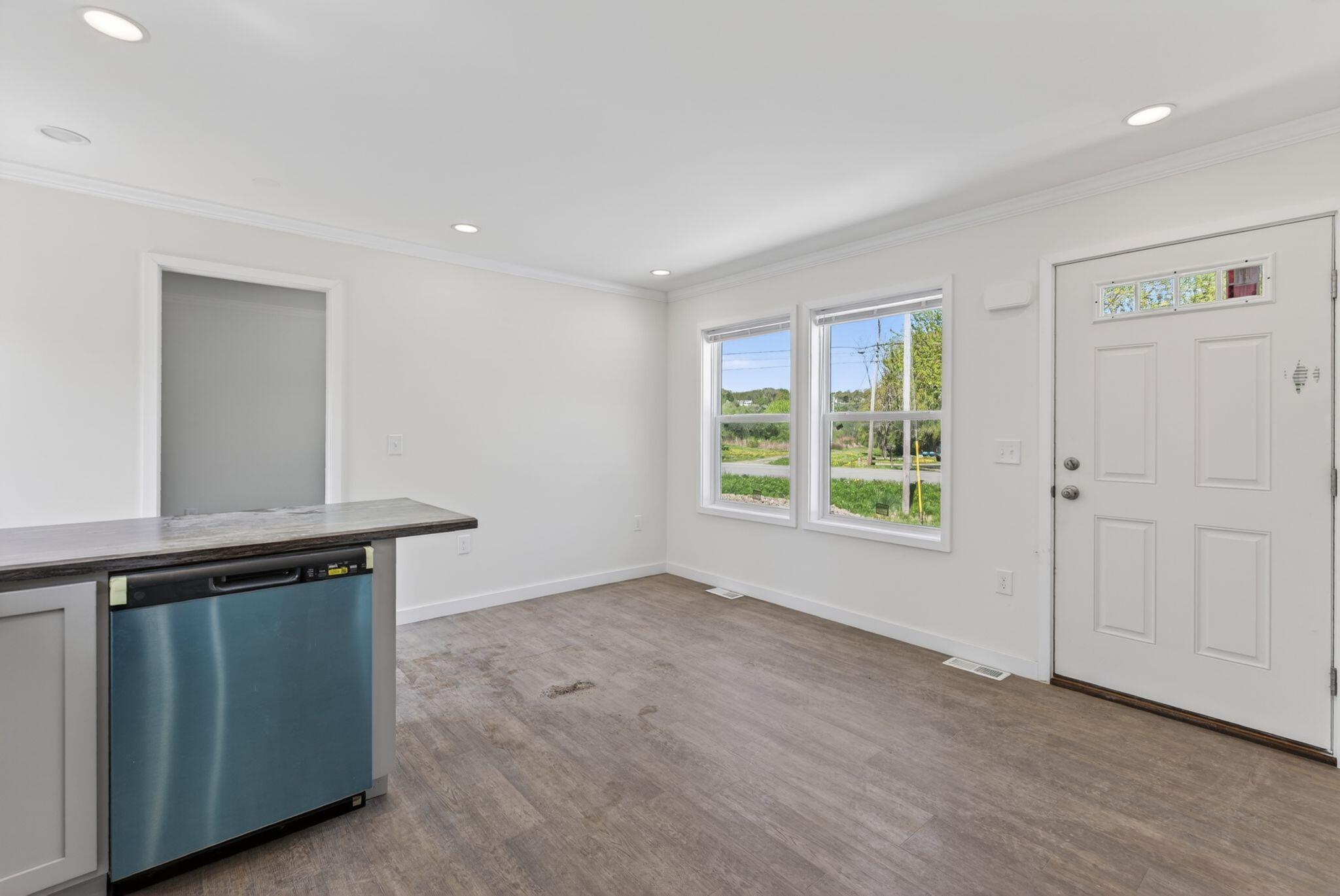 295 Old County Road Rockland, ME 04841 - Photo 10 of 50 Living Room