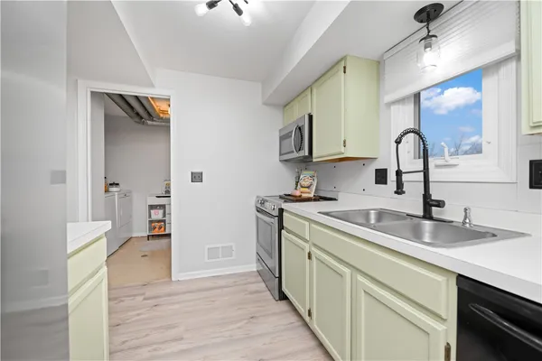 $159,900 | 71 Old Pine Lane, Greece, NY 14615