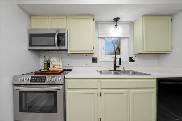 $159,900 | 71 Old Pine Lane, Greece, NY 14615