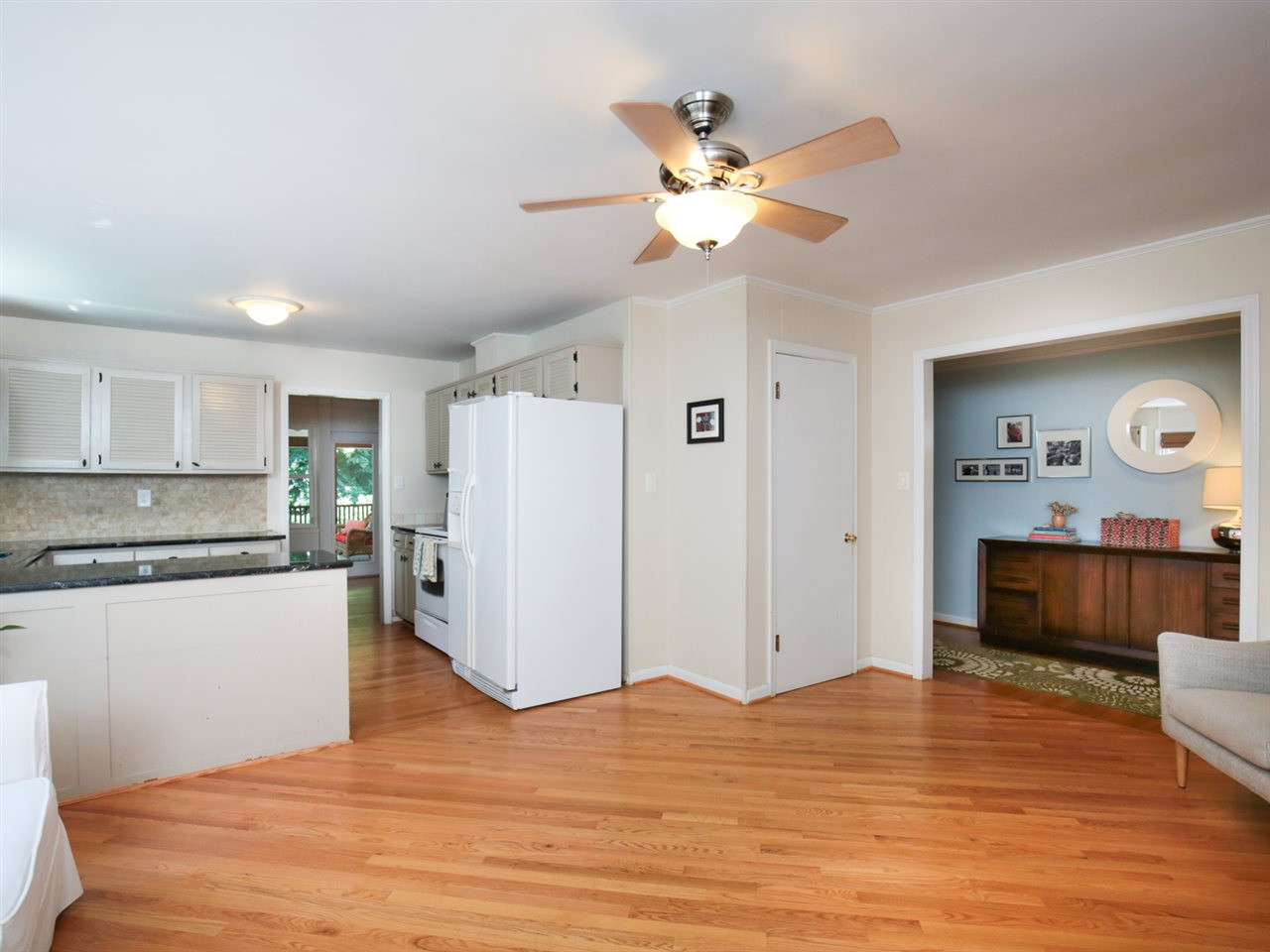 312 Glen Valley Road Raleigh, NC 27609 - Photo 7 of 25 Living Room