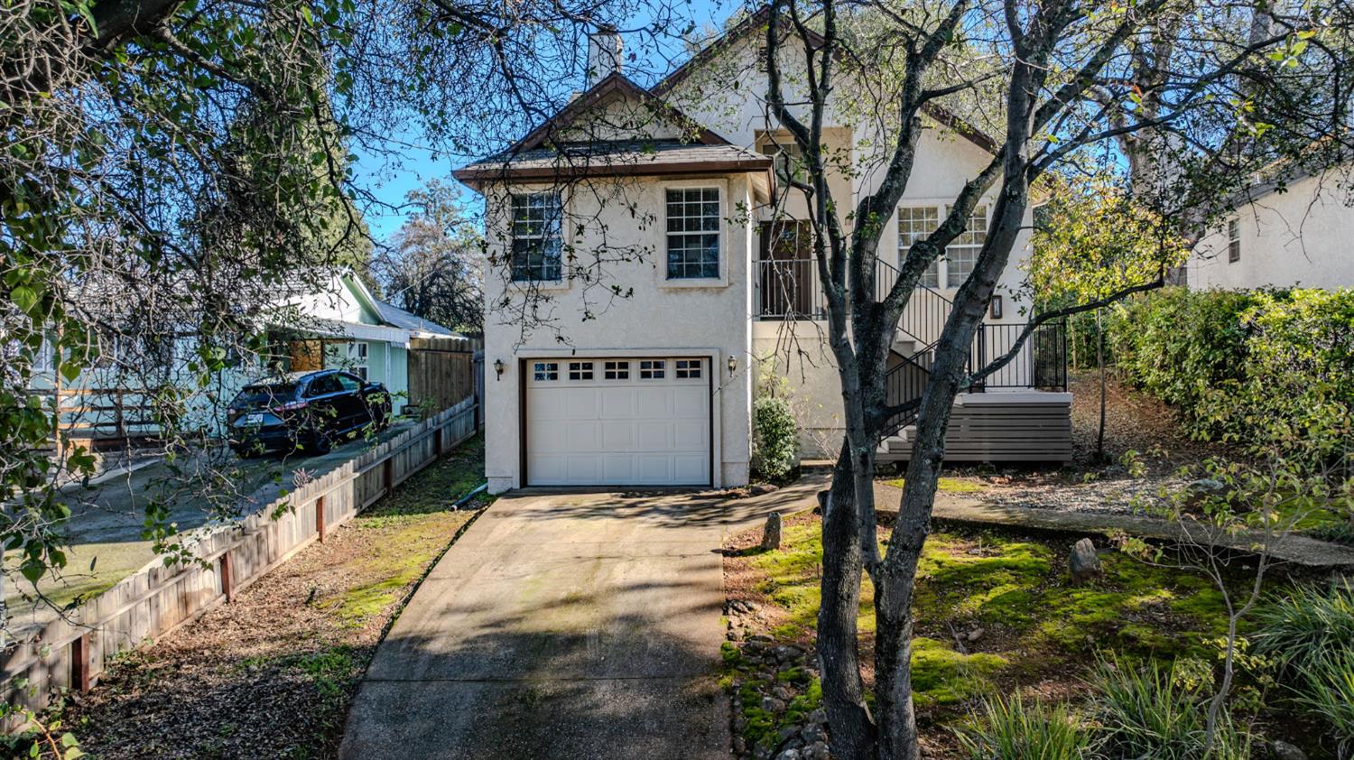 238 Highland Drive Sutter Creek, CA 95685 - Photo 45 of 52 a front view of a house with garden