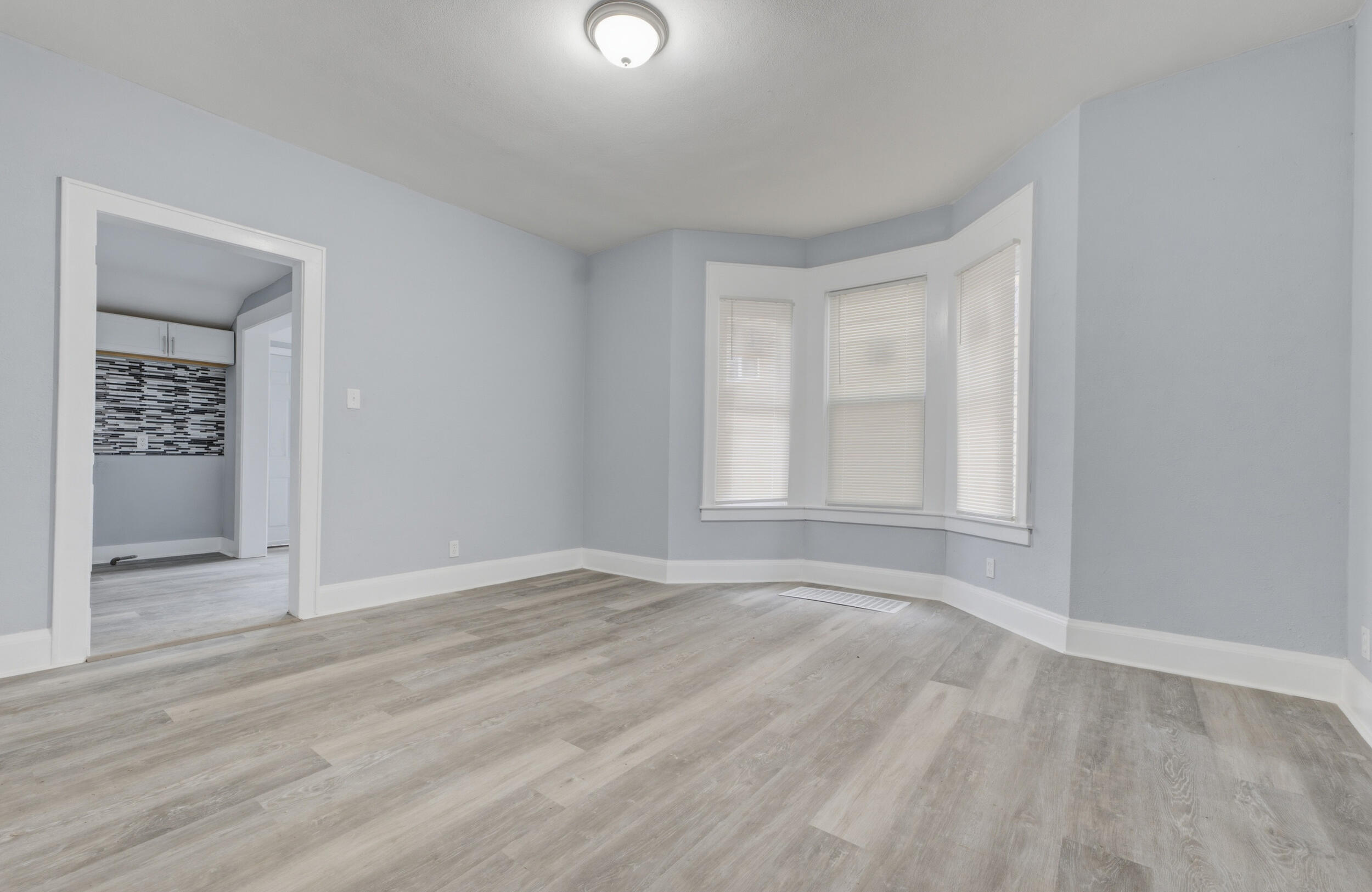 926 South 35th Street Milwaukee, WI 53215 - Photo 3 of 23 926 S 35th St