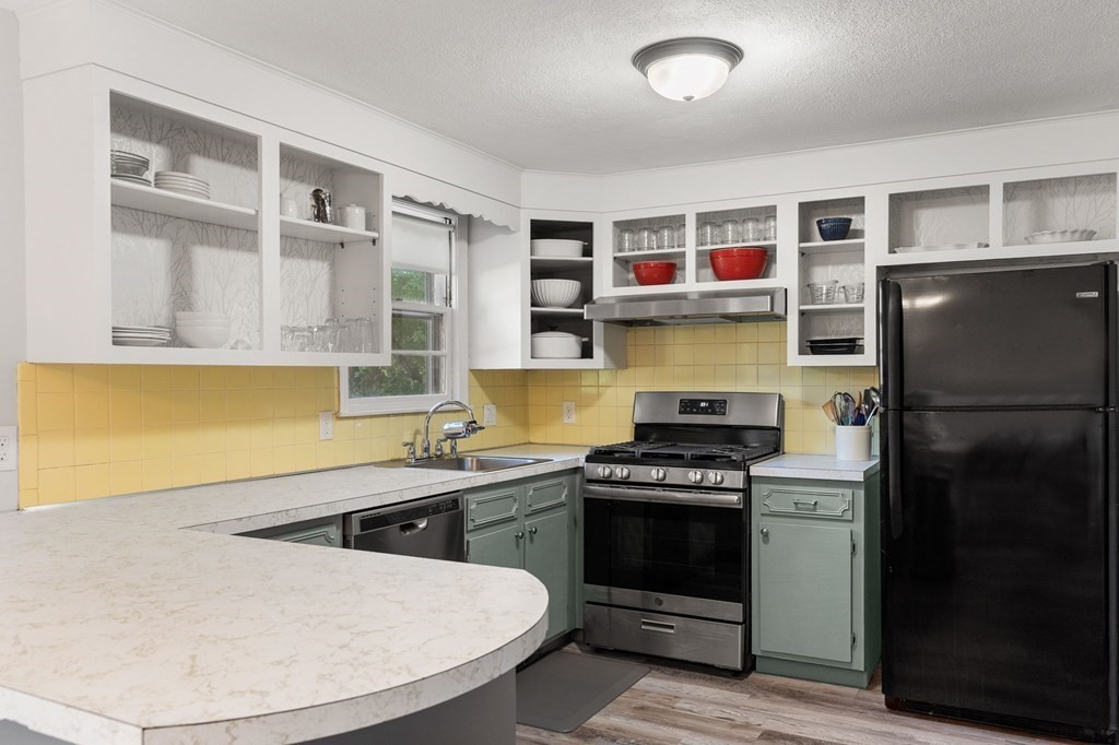 17 William Road Billerica, MA 01821 - Photo 11 of 41 Gallery Image 11