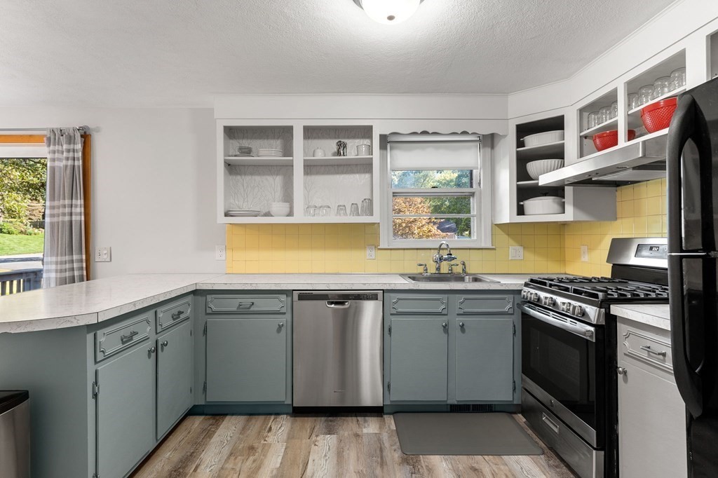 17 William Road Billerica, MA 01821 - Photo 12 of 41 Gallery Image 12