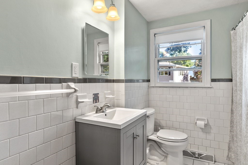 17 William Road Billerica, MA 01821 - Photo 20 of 41 Gallery Image 20