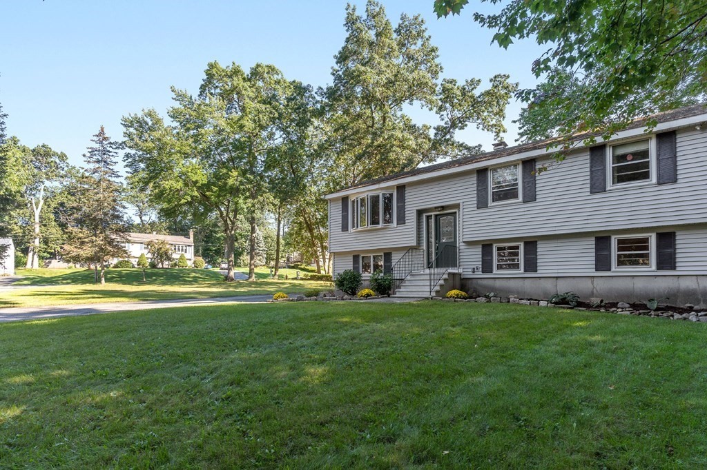 17 William Road Billerica, MA 01821 - Photo 6 of 41 Gallery Image 6