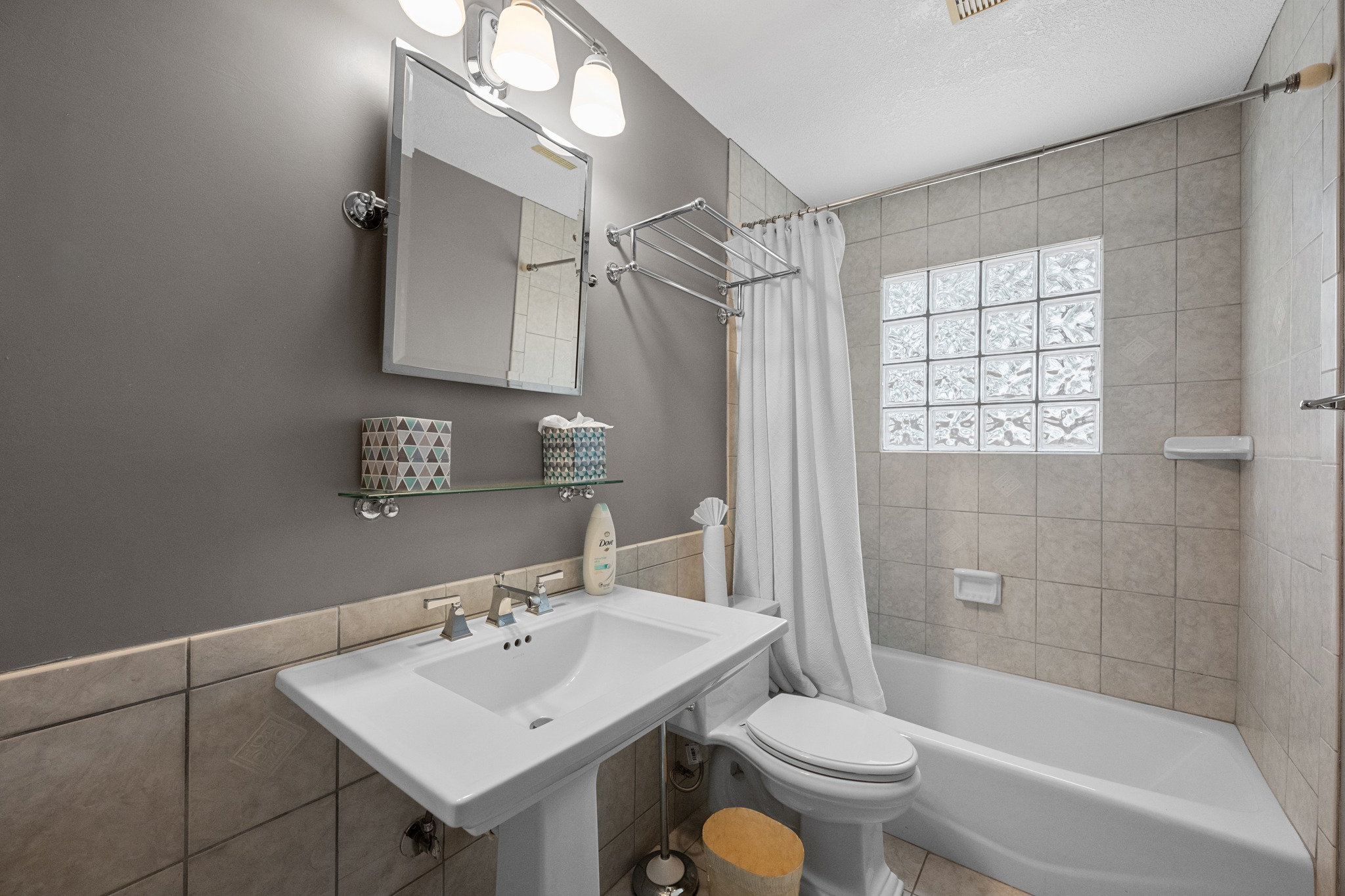 2506 Redleaf Lane Austin, TX 78745 - Photo 18 of 27 Bathroom