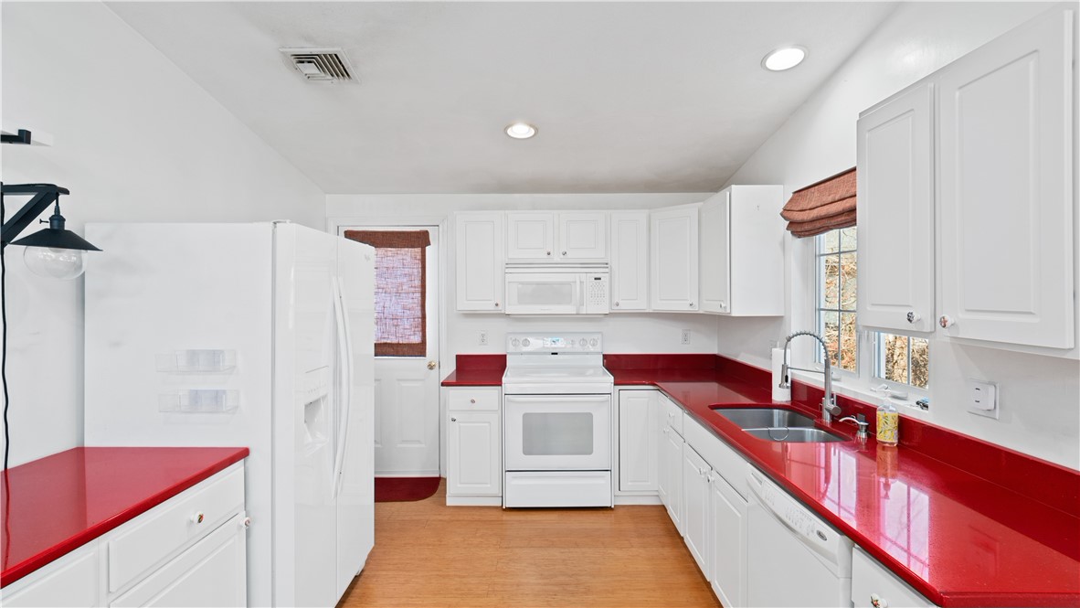 11 College Hill Road, Unit 4A Warwick, RI 02886 - Photo 15 of 50