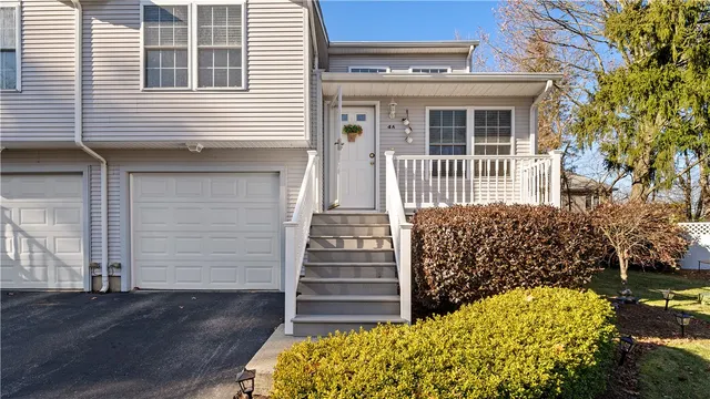 $474,900 | 11 College Hill Road, Unit 4A, Warwick, RI 02886