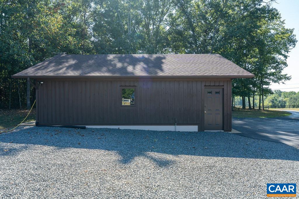 6033 Amicus Road Ruckersville, VA 22968 - Photo 54 of 74 a backyard of a house