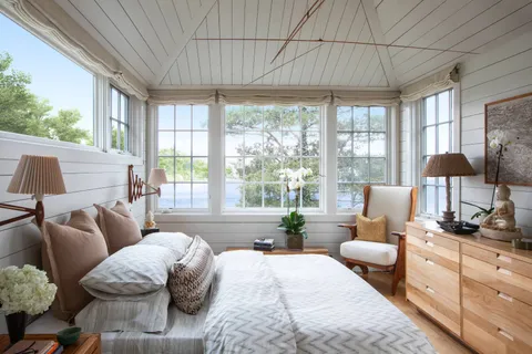 $7,150,000 | 10 Bluff Point Lane, Sag Harbor, NY 11963