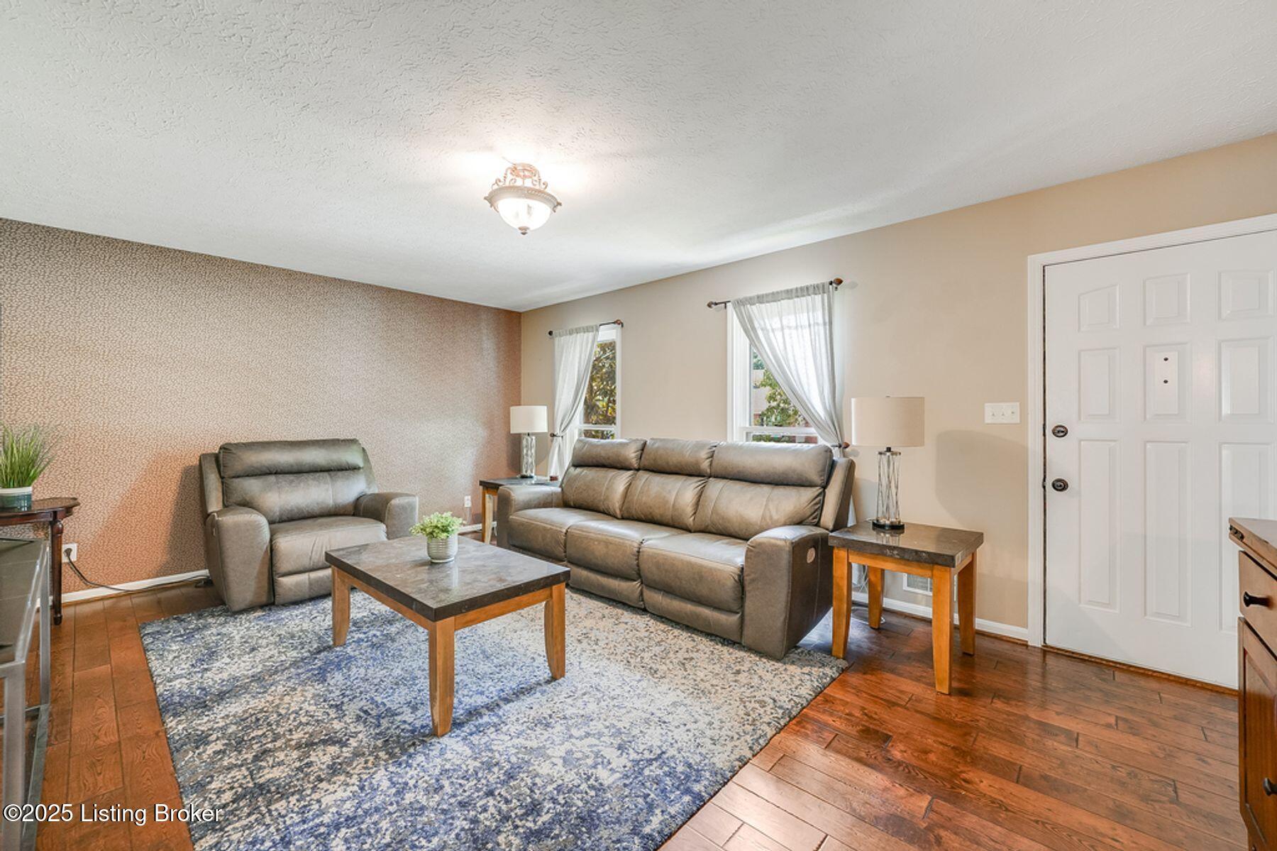 7107 Fld Rdg Court Louisville, KY 40291 - Photo 5 of 46 photo_online_004