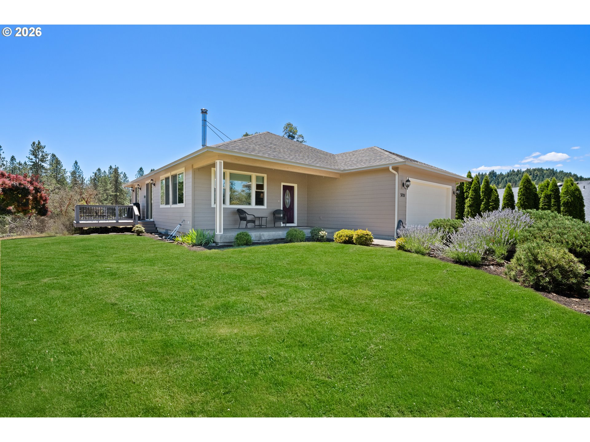 3721 Colonial Road Roseburg, OR 97471 - Photo 4 of 48
