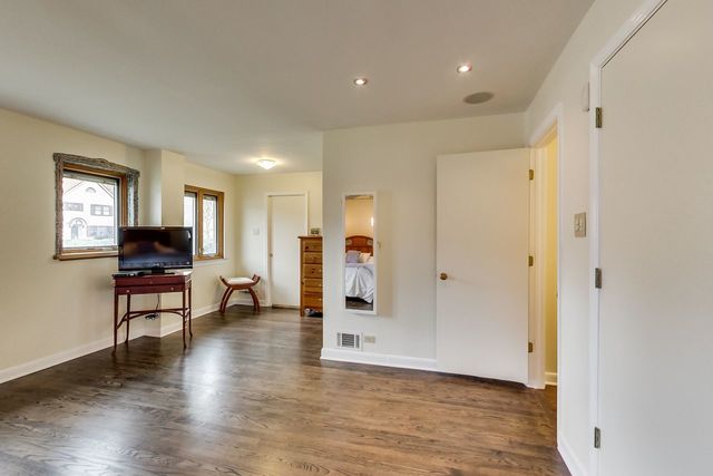 36 South Cowley Road Riverside, IL 60546 - Photo 22 of 42 a view of a livingroom with furniture and wooden floor