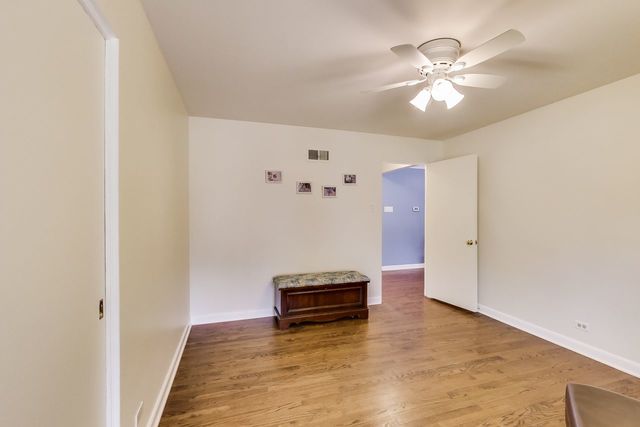 36 South Cowley Road Riverside, IL 60546 - Photo 25 of 42 a view of a livingroom with wooden floor