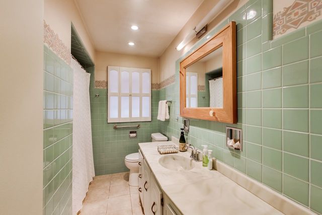 36 South Cowley Road Riverside, IL 60546 - Photo 26 of 42 a bathroom with a sink mirror and a bathtub