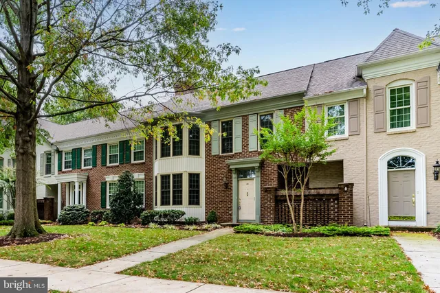 $359,900 | 48 Devonshire Square, Mechanicsburg, PA 17050