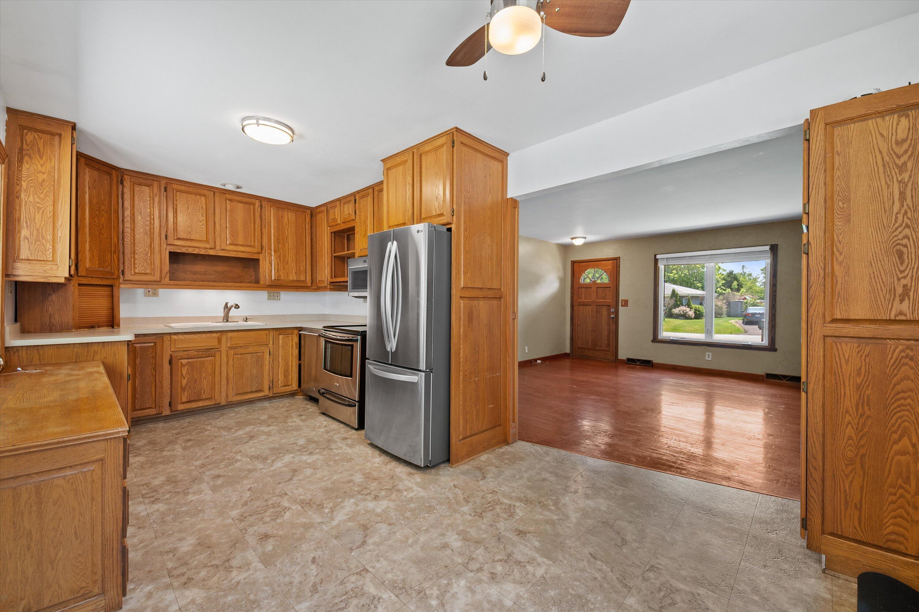 2510 Bittersweet Court Caledonia, WI 53402 - Photo 6 of 29 05-DSC9805