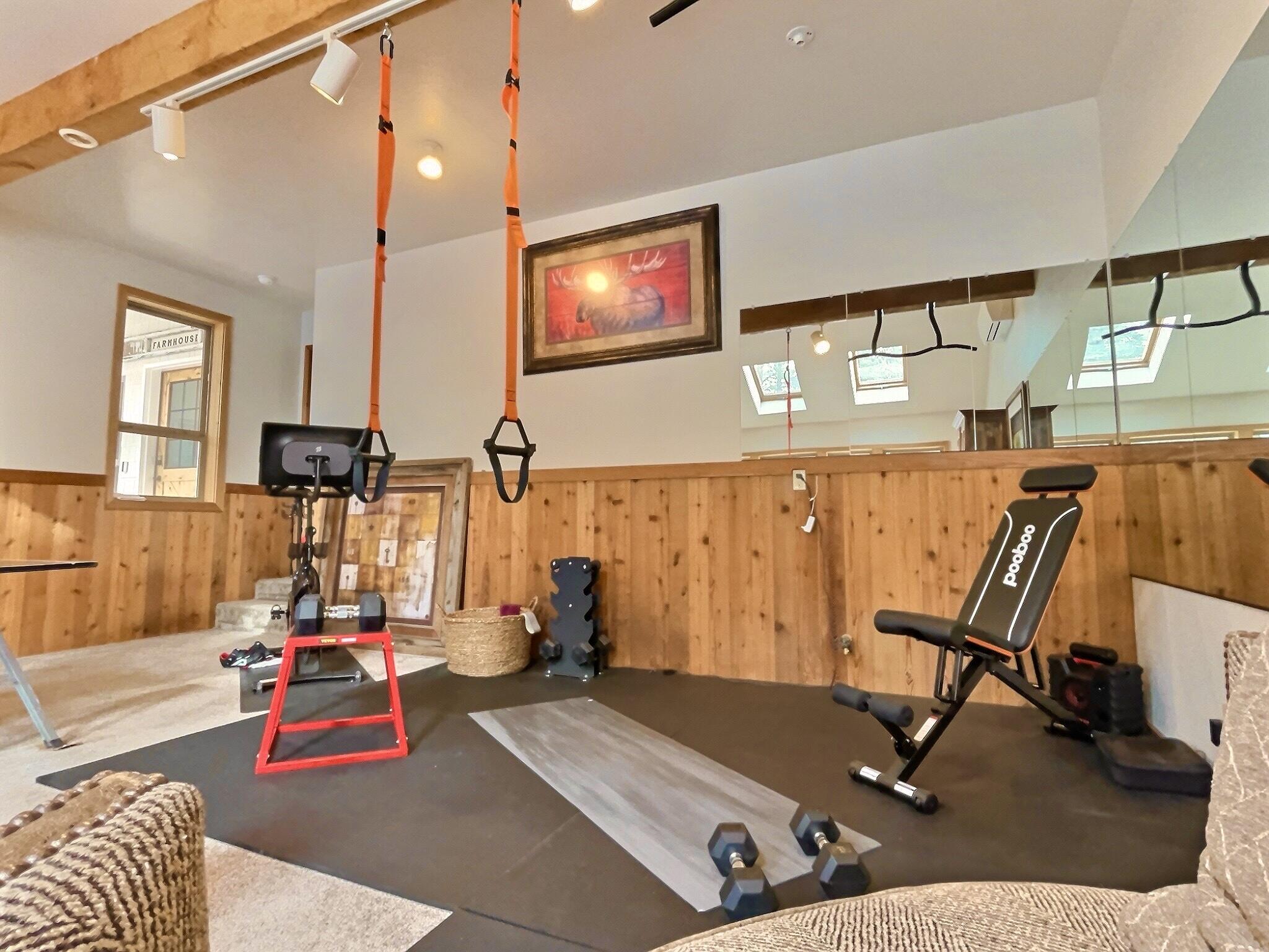 60359 Arnold Market Road Bend, OR 97702 - Photo 36 of 64 game room and gym