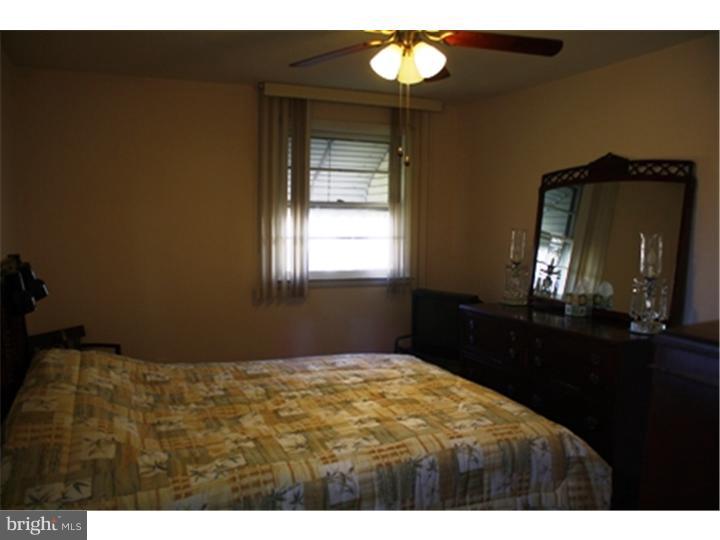 641 Colebrook Road Philadelphia, PA 19115 - Photo 8 of 14 Bedroom - Main