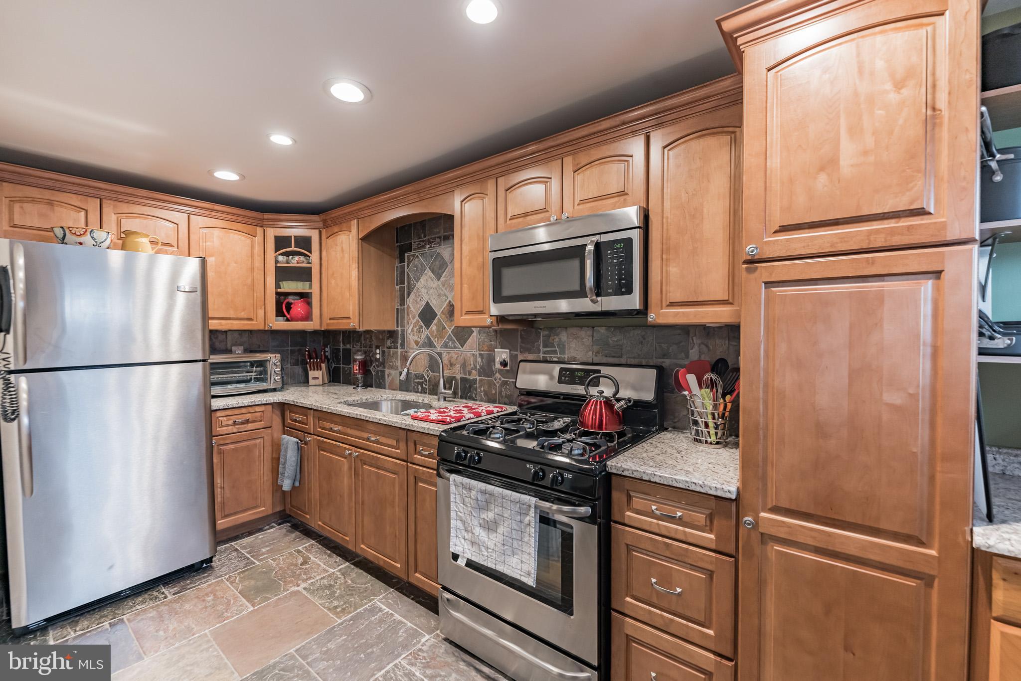 7553 Brentwood Road Philadelphia, PA 19151 - Photo 12 of 30 Stainless Steel and Modern Lights