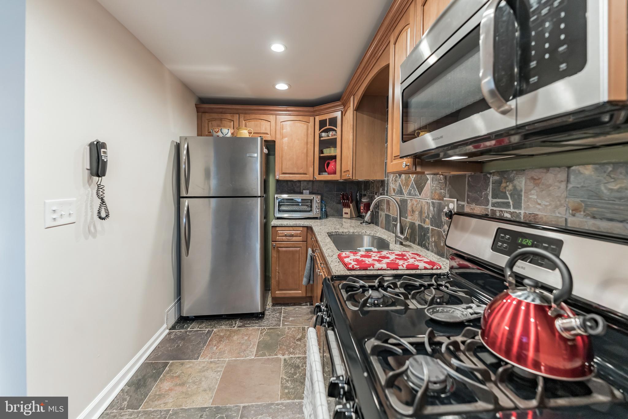 7553 Brentwood Road Philadelphia, PA 19151 - Photo 14 of 30 Easy Cooking and....