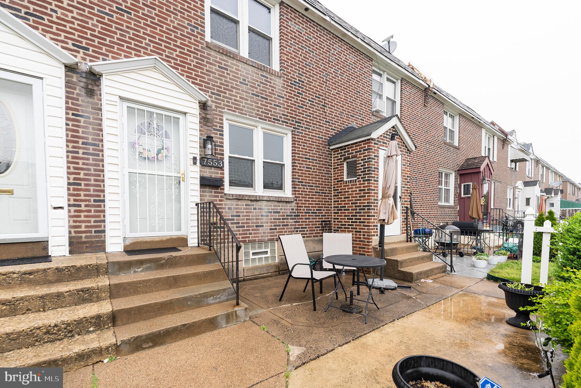 7553 Brentwood Road Philadelphia, PA 19151 - Photo 3 of 30 Quiet Patio Seating