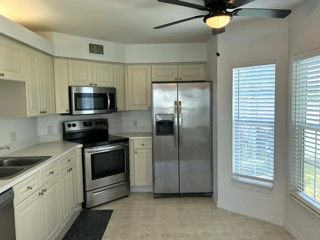 $1,900 | 1930 Westminster Circle, Unit 112, Vero Beach, FL 32966