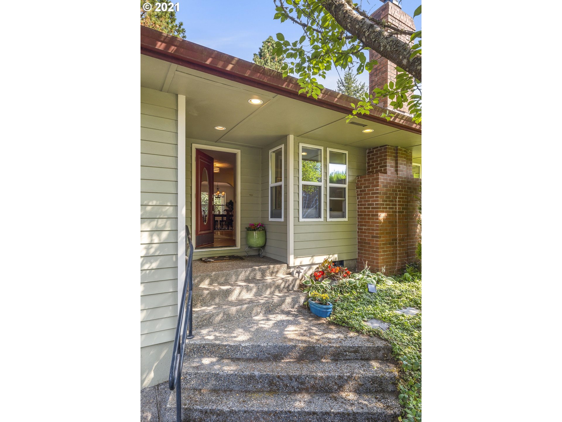 3916 Southwest Shattuck Road Portland, OR 97221 - Photo 2 of 28