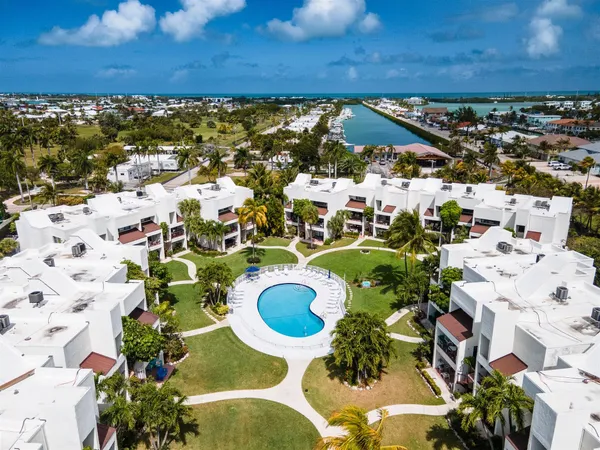 $549,000 | 601 West Ocean Drive, Unit 105D, Key Colony Beach, FL 33051