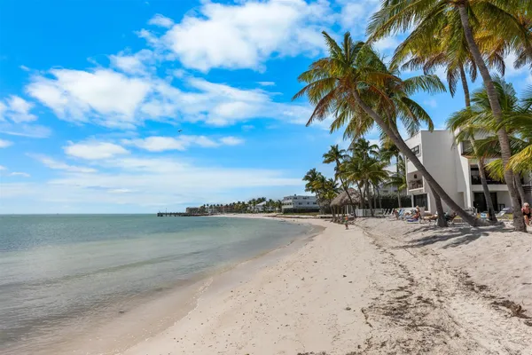 $549,000 | 601 West Ocean Drive, Unit 105D, Key Colony Beach, FL 33051