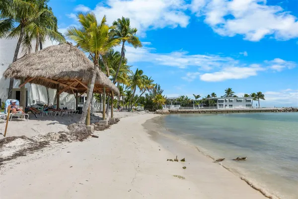 $549,000 | 601 West Ocean Drive, Unit 105D, Key Colony Beach, FL 33051