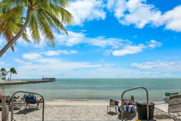 $549,000 | 601 West Ocean Drive, Unit 105D, Key Colony Beach, FL 33051
