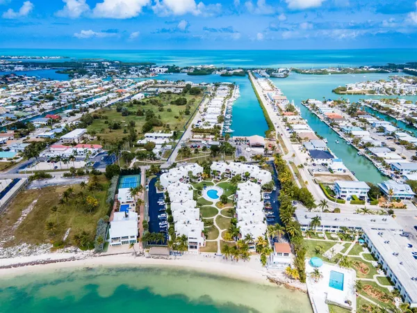 $549,000 | 601 West Ocean Drive, Unit 105D, Key Colony Beach, FL 33051