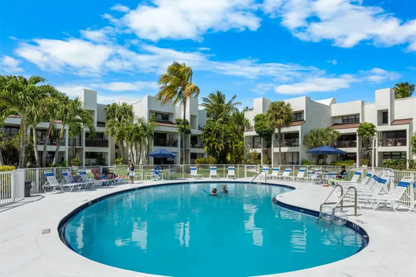 $549,000 | 601 West Ocean Drive, Unit 105D, Key Colony Beach, FL 33051