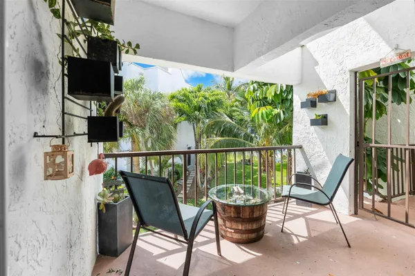 $549,000 | 601 West Ocean Drive, Unit 105D, Key Colony Beach, FL 33051